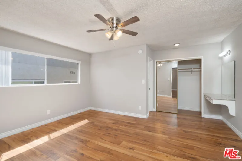 17340 Burbank Blvd - Image 5