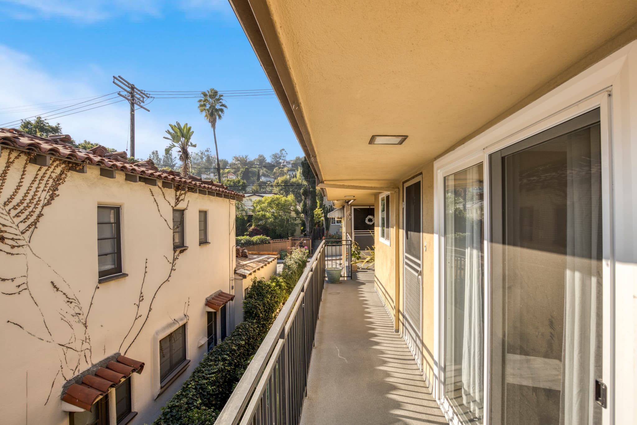 2328 N Beachwood Dr - Image 4