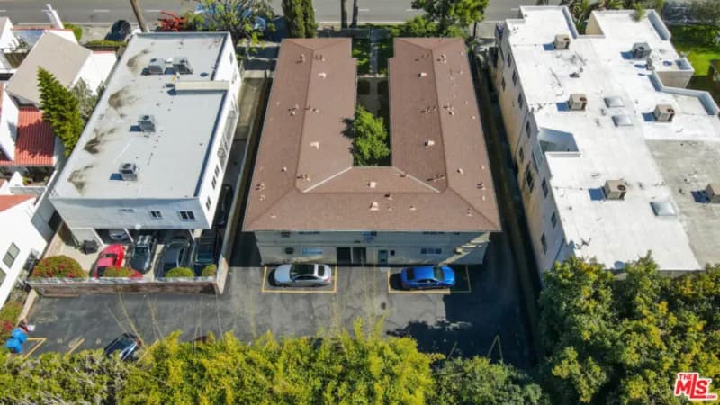 4919 Coldwater Canyon Ave - Image 2