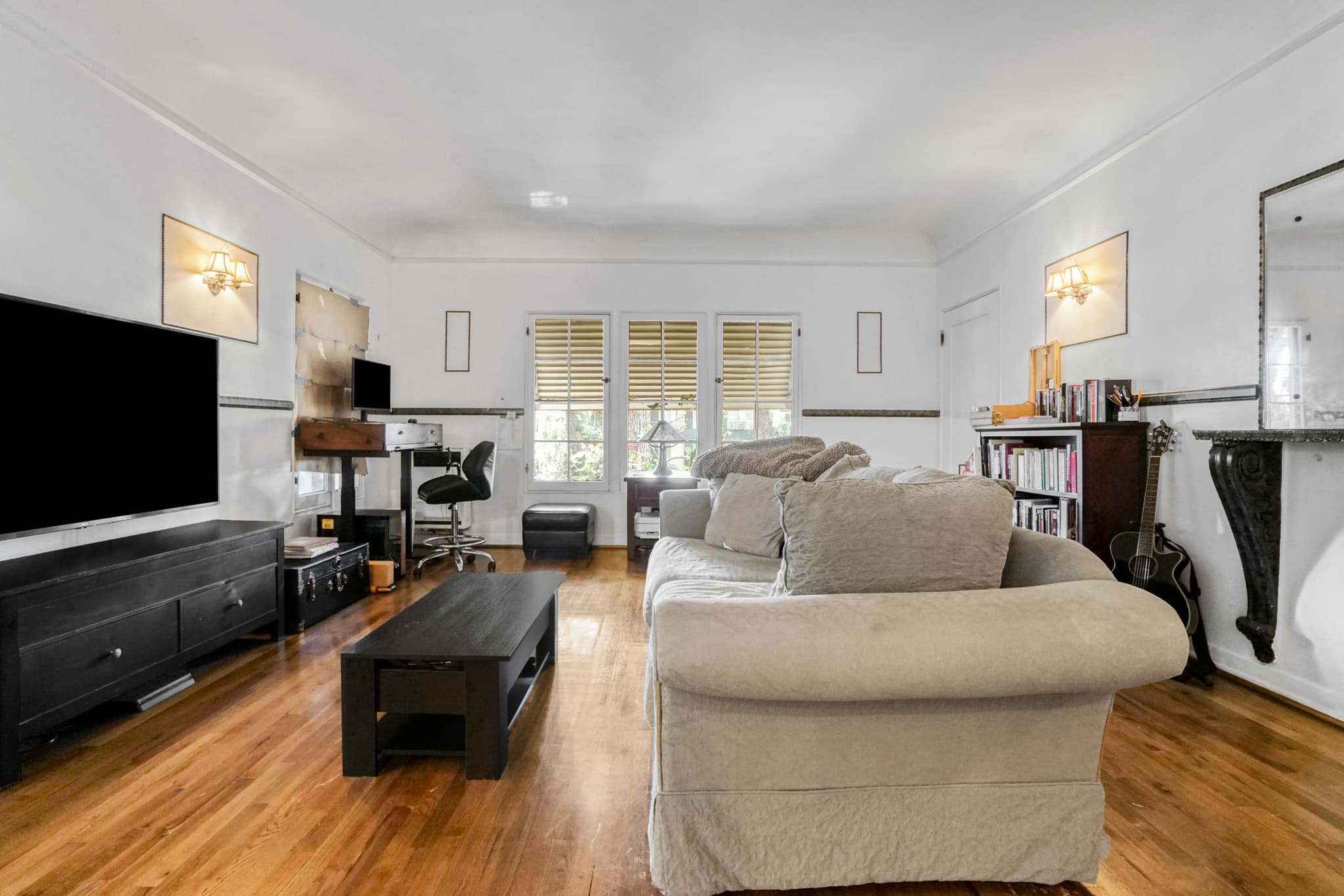 7063 Lanewood Ave - Image 4